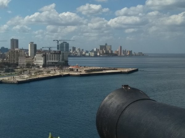Pogled na staru Havanu i Malecon