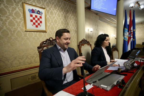Sjednica zagrebačke Gradske skupštine o smanjenju plaća gradskih dužnosnika