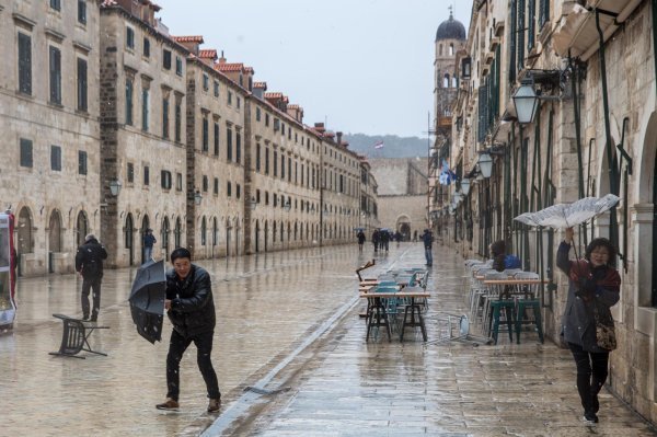 Zalepršale prve snježne pahulje u Dubrovniku