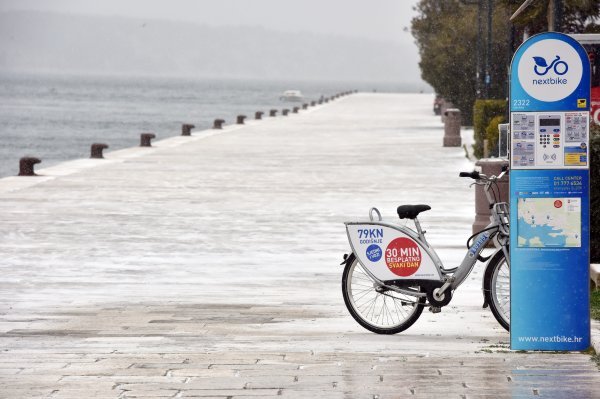 Snijeg na šibenskoj rivi