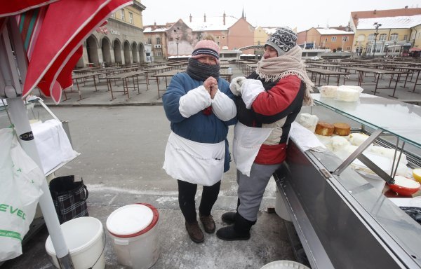 Zbog velike hladnoće na zagrebačkoj tržnici dolac rade samo tri kumice