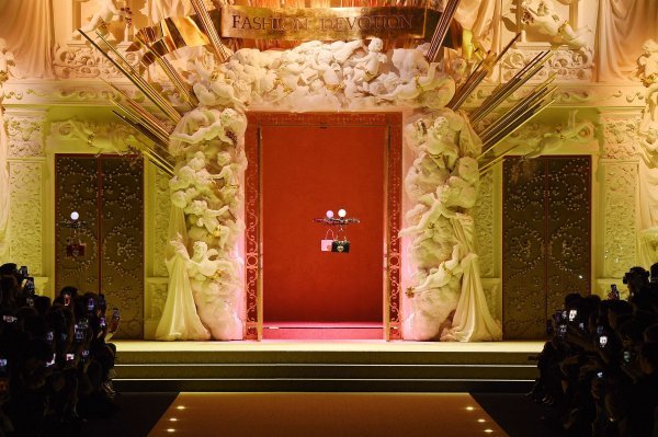 Dronovi nose Dolce&Gabbana torbe