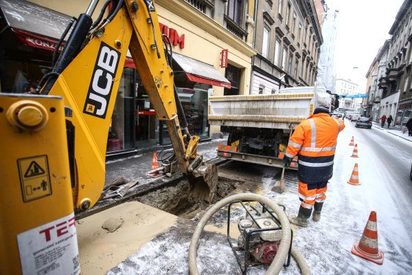 U Masarykovoj ulici pukla vodovodna cijev