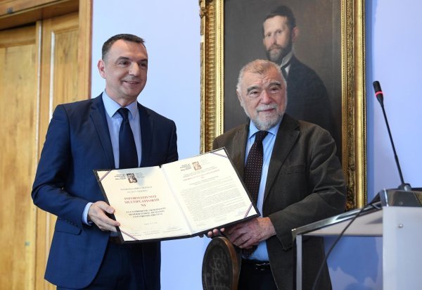 Tihomir Ladišić, Stjepan Mesić