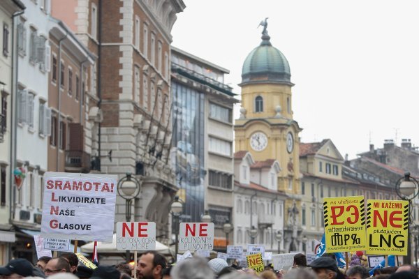 Prosvjed građana protiv LNG plutajućeg terminala