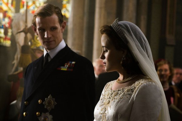 Claire Foy i Matt Smith u seriji 'The Crown'