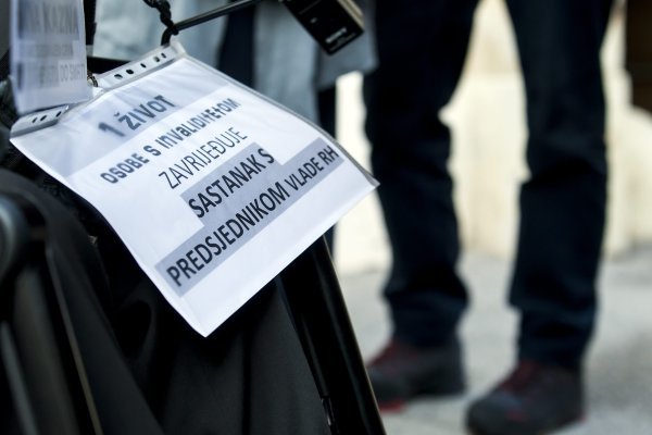 Prosvjed Stjepana Petrušića pred Vladom