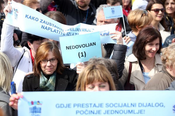 Prosvjed Sindikata hrvatskih učitelja pred Ministarstvom znanosti i obrazovanja