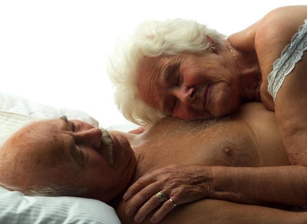 Više seksa kroz život znači i više seksa u starijoj dobi, tvrde znanstvenici