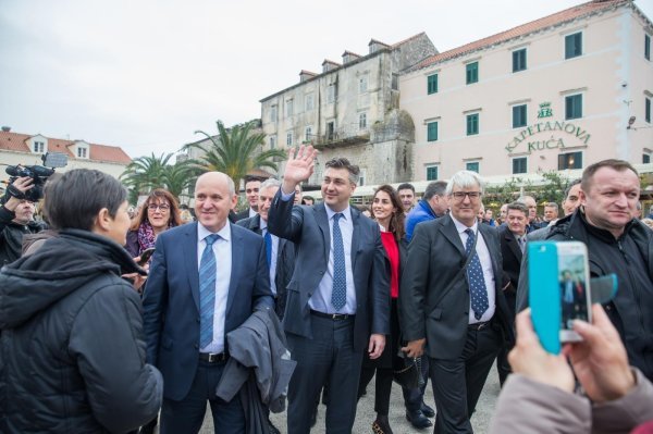 Premijer Plenković posjetio manifestaciju "Dan malostonske kamenice"