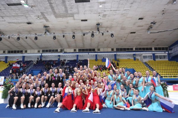 Ceremonija dodjele medalja na Svjetskom prvenstvu u sinkroniziranom klizanju