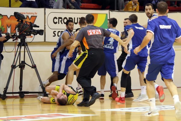 KK Split - KK Zadar, tučnjava (1)