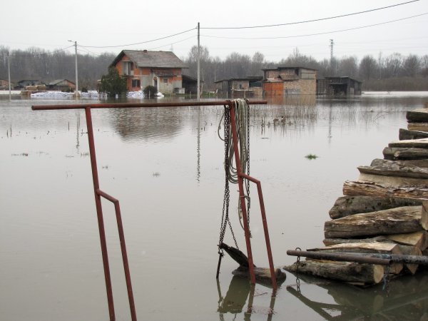 Stanovnici sisačkih prigradskih naselja danima strahuju od zaobalnih voda