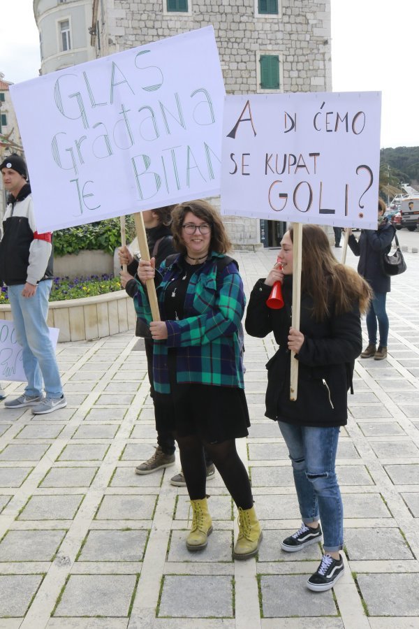 Prosvjed u Makarskoj