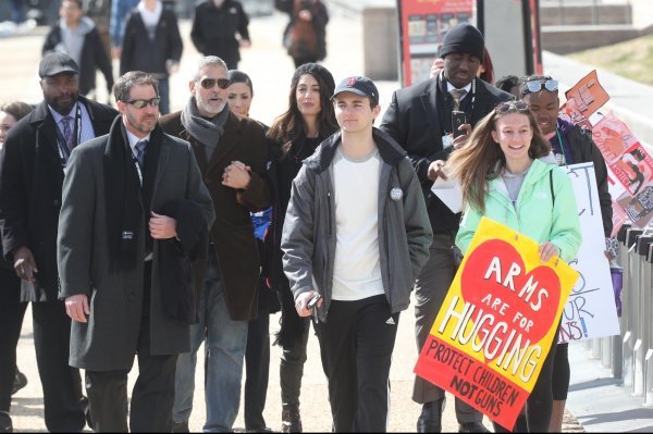 George i Amal Clooney na prosvjedu