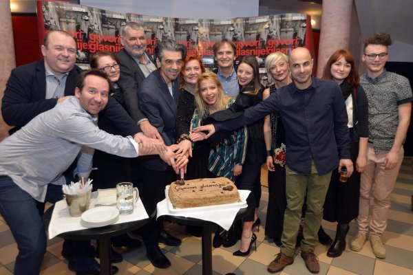 Bobo Jelčić i ekipa predstave Govori glasnije