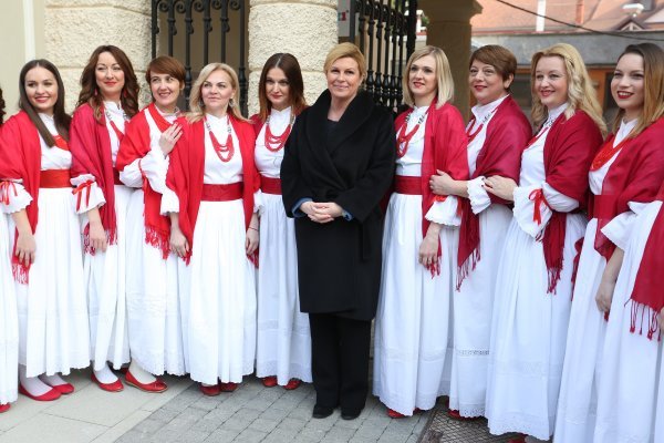 Predsjednica Kolinda Grabar Kitarović preselila ured u Karlovac