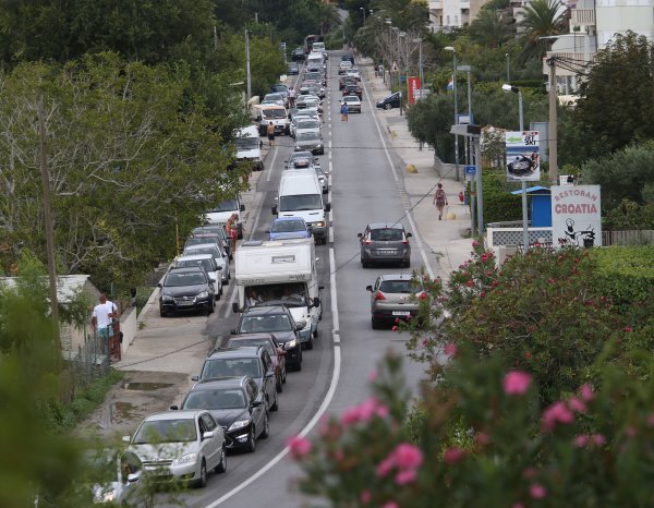 Uobičajene prometne gužve između Omiša i Splita 