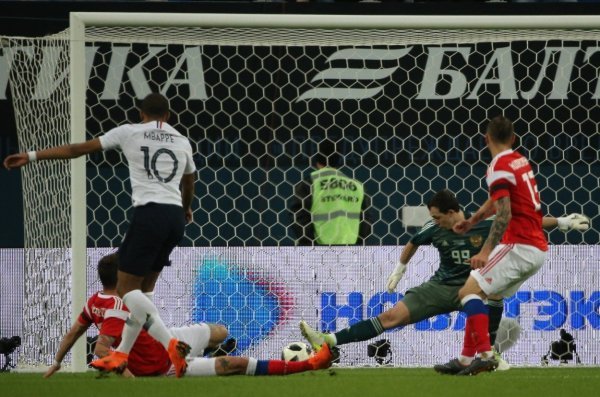 Mbappe zabija Rusiji