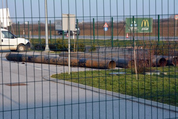 Ekološki incident dogodio se u Slavonskom Brodu na trasi produktovoda naftnih derivata.