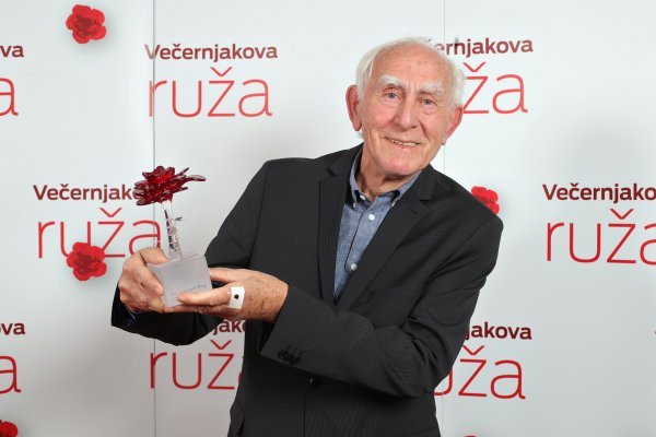 Nedavno je osvojio Večernjakovu ružu u kategoriji najradijske osobe godine za emisiju ‘Bijela vrana’