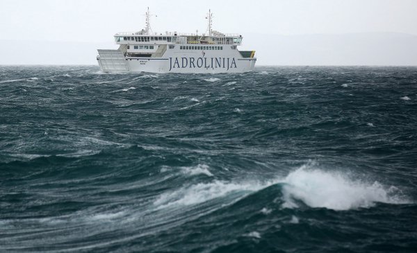 Jako jugo na području Splita stvara velike valove