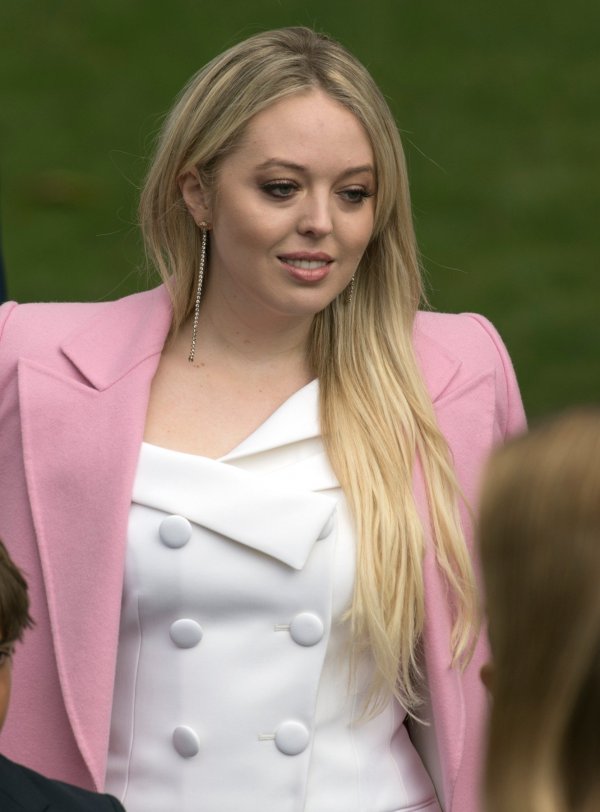 Tiffany Trump u ružičastom izdanju ispred Bijele kuće