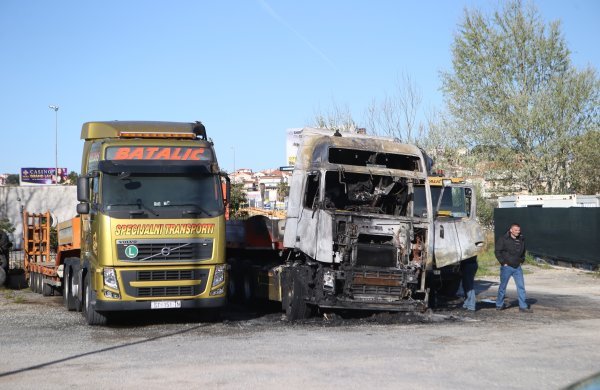 Policijski očevid izgorjelih kamiona u Splitu