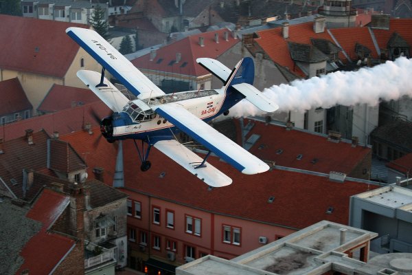 Aviozaprašivanje komaraca u Osijeku prilikom njihove najezde