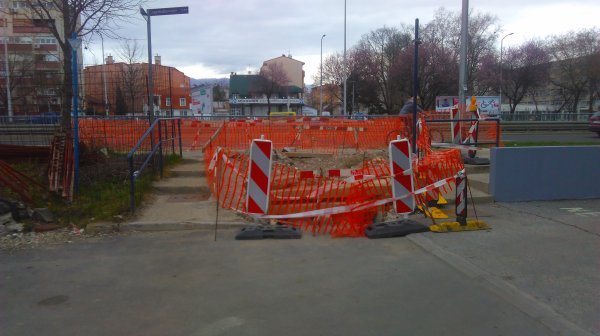 Rupa na križanju Zagrebačke avenije i Nove Ceste