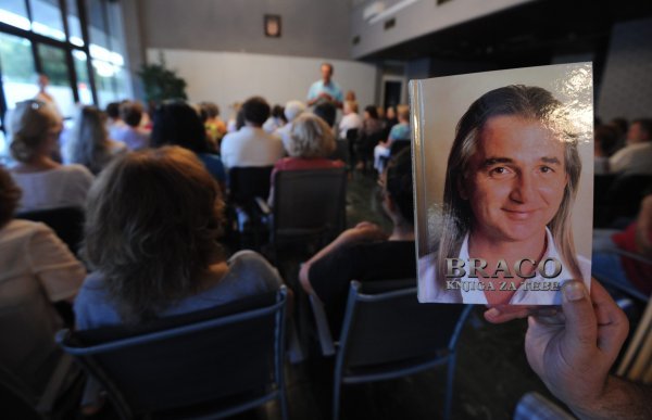 Atmosfera na seansi iscjelitelja Brace