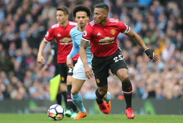Manchester City - Manchester United (Antonio Valencia)