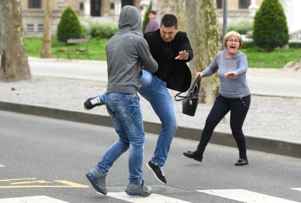 Incident nakon izricanja presude: Stric Kristine Krupljan udario prolaznika koji je dobacivao