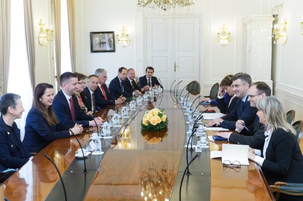 Premijer Plenković sastao se s izvanrednim povjerenikom za Agrokor Fabrisom Peruškom