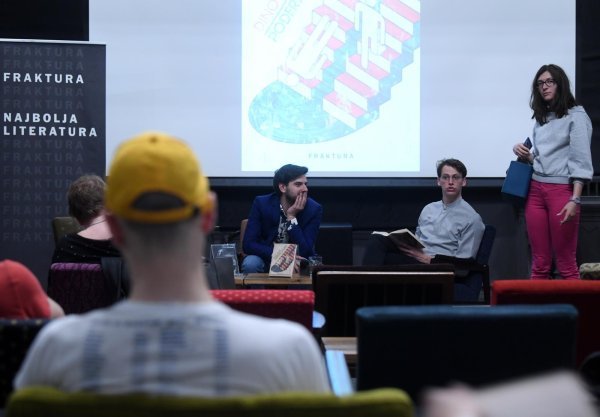 Dino Pešut predstavio svoju novu knjigu Poderana koljena