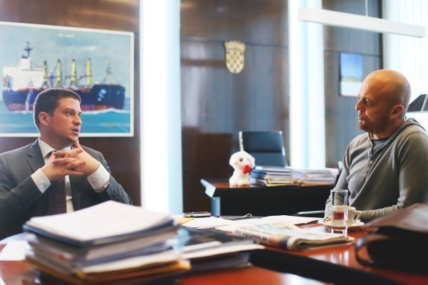 Ministar Butković u razgovoru s novinarom tportala Lukom Filipovićem