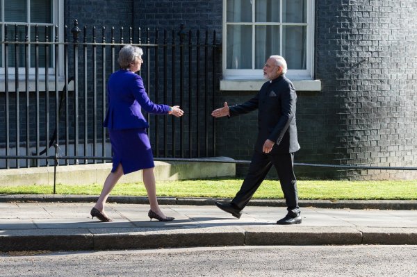 Britanska premijerka Theresa May i premijer Indije Narendra Modi