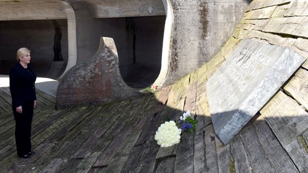 Kolinda Grabar Kitarović u Jasenovcu