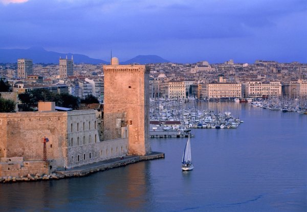 Marseille, požar sjeveroistočno od ovoga turističkog grada, u Peynieru u kojem je izgorjelo 80 hektara, stavljen je pod nadzor