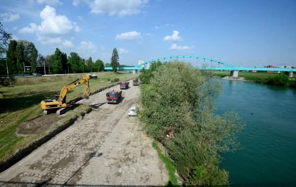 Počelo čišćenje i održavanje površina u inundacijskom pojasu rijeke Save