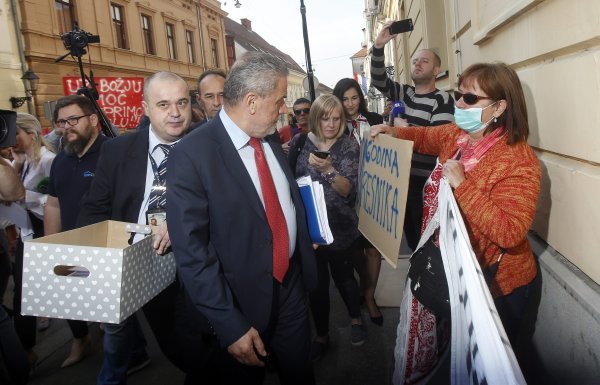 Prosvjed ispred zagrebačke Gradske skupštine