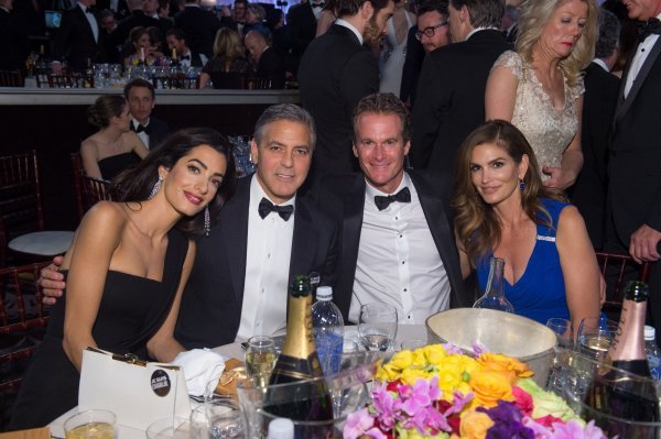 Cindy Crawford i Rande Gerber u društvu bliskih prijatelja i poslovnih partnera Amal i Georgea Clooneyja