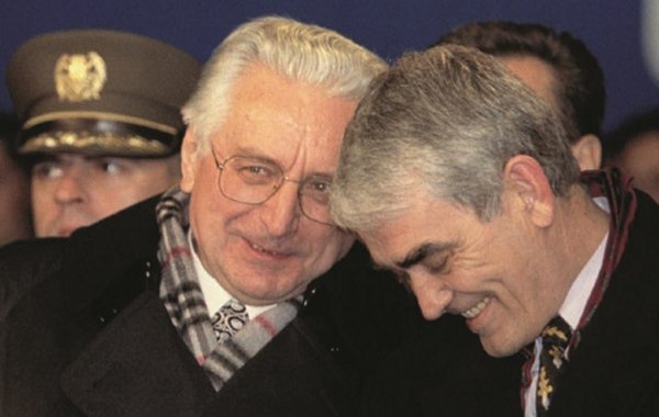 Predsjednik Tuđman s najbližim suradnikom i ministrom obrane Gojkom Šuškom