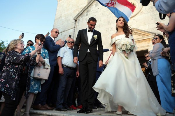 Marin Čilić sa suprugom Kristinom izlazi iz crkve nakon vjenčanja
