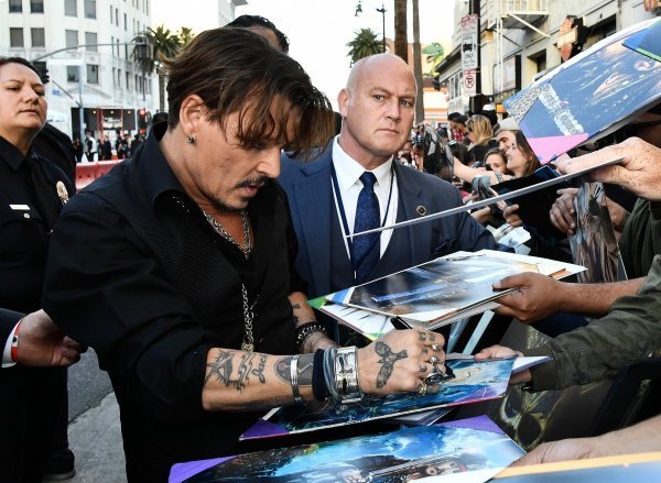 Johnny Depp s tjelohraniteljima