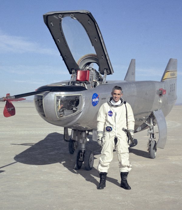 NASA-in pilot John A Manke