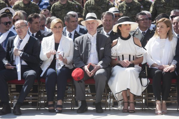 Župan Blaženko Boban, ministar Damir Krstičević, predsjednica Kolinda Grabar Kitarović i gradonačelnik Andro Krstulović sa suprugom Danielom