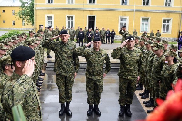 Uručivanje beretki pripadnicima 9. gardijske brigade