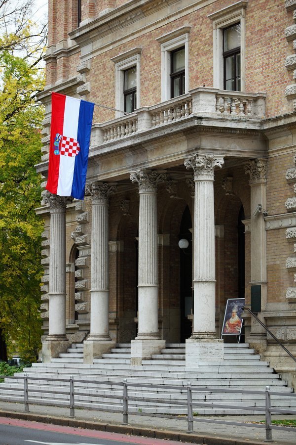 Naša Akademija ima nekretnine u gotovo svakom većem hrvatskom gradu s kojima ne znaju gospodariti, tvrdi Feldman