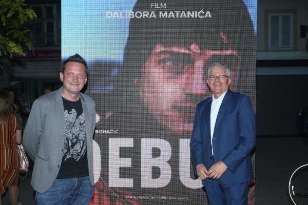 Redatelj filma Debut Dalibor Matanić s voditeljem Predstavništva Europske  komisije u RH Brankom Baričevićem